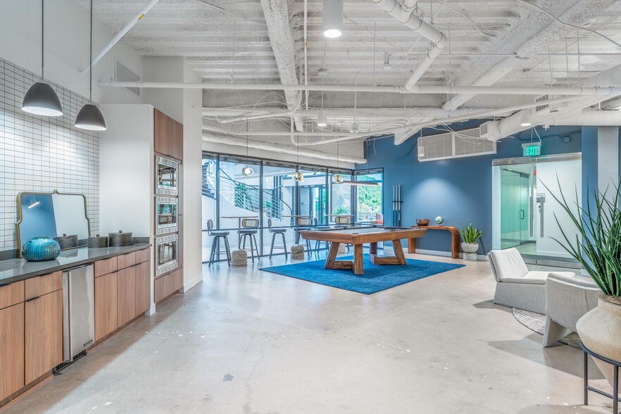 More Photos Of 6600 Lyndon B Johnson Fwy, Dallas Office For Lease