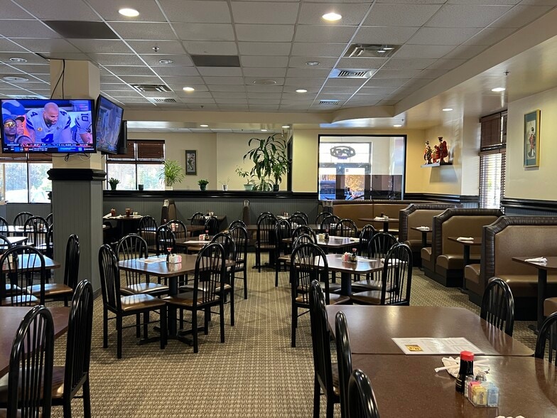 More Photos Of 6816 River Center Dr, Clemmons Office For Lease