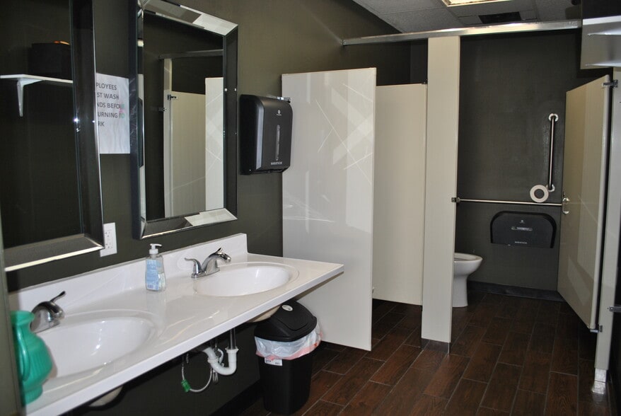 More Photos Of 5930 Sharon Woods Blvd, Columbus Office For Lease