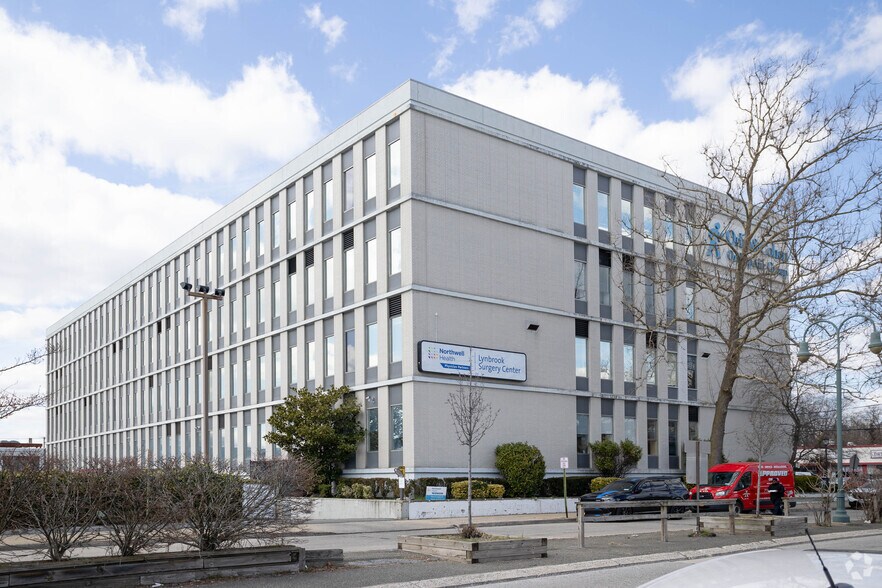 More Photos Of 444 Merrick Rd, Lynbrook Medical For Lease