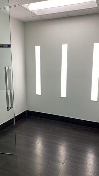 More Photos Of 6232 N Pulaski Rd, Chicago Office For Sale