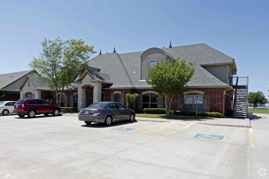 More Photos Of 712 Wall St, Norman Medical For Sale