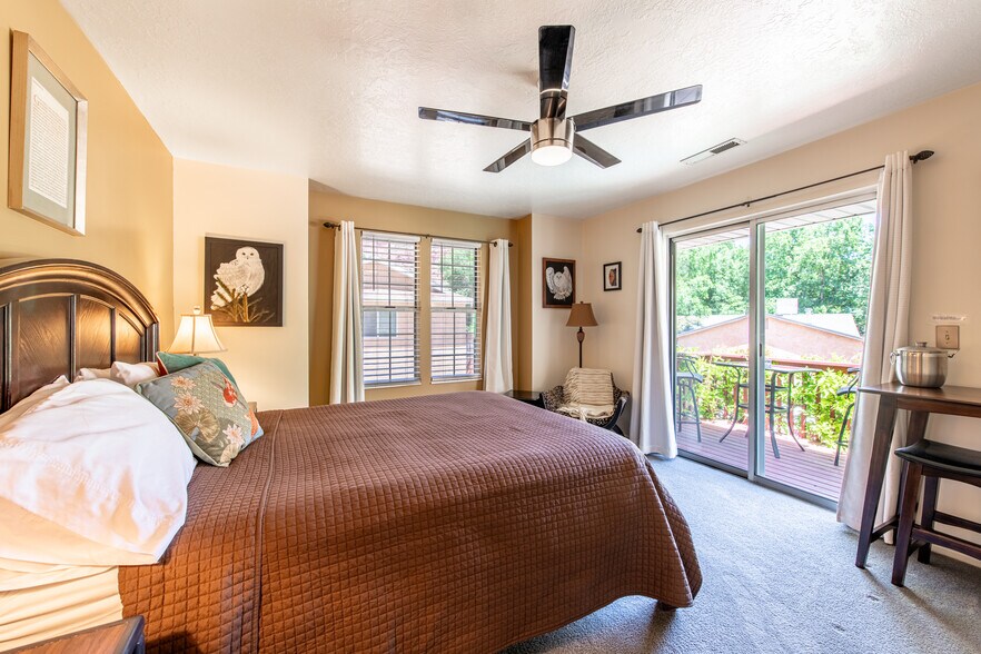 More Photos Of 29 Canyon View Dr, Springdale Hospitality For Sale