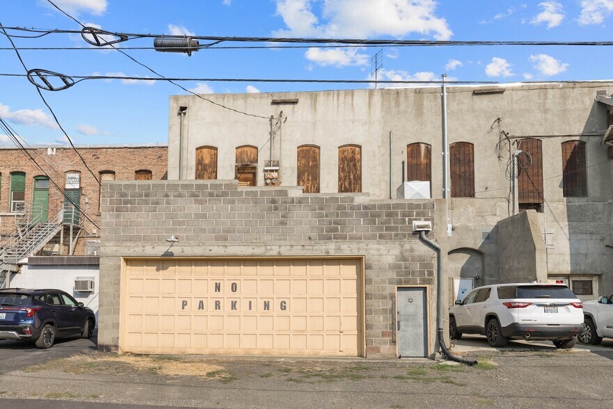 More Photos Of 313 N Main St, Ellensburg General Retail For Sale