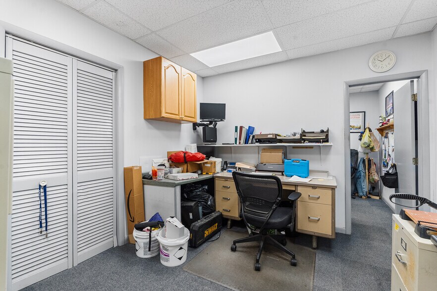 More Photos Of 257 W Nicholson Rd, Audubon Office For Sale