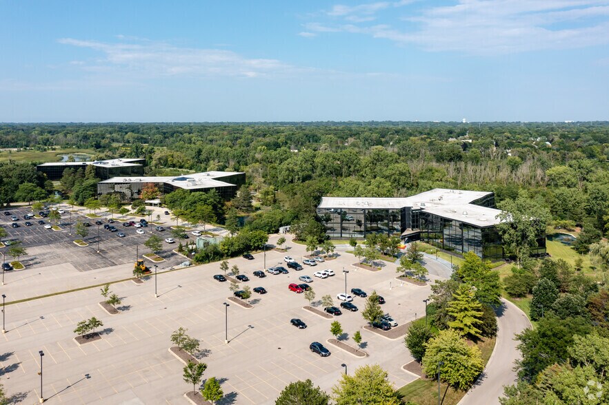 More Photos Of 2333 Waukegan Rd, Bannockburn Unknown For Lease