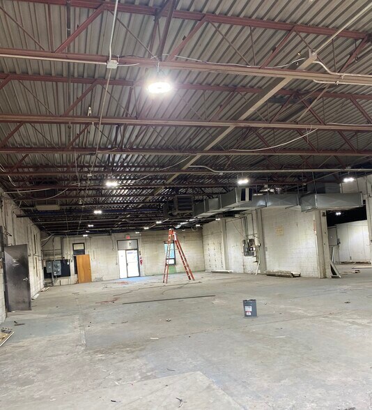 More Photos Of 152 Veterans Dr, Northvale Warehouse For Lease