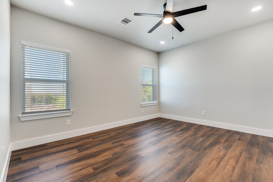 More Photos Of 6655 Mountain Trl, Dallas Apartments For Sale