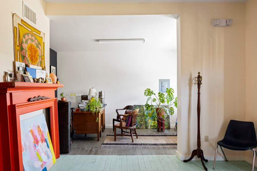 More Photos Of 78 Green St, Hudson Freestanding For Sale