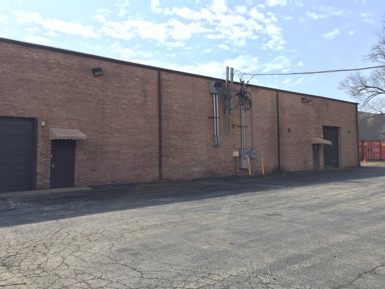 More Photos Of 110-112 Carpenter Ave, Wheeling Manufacturing For Lease