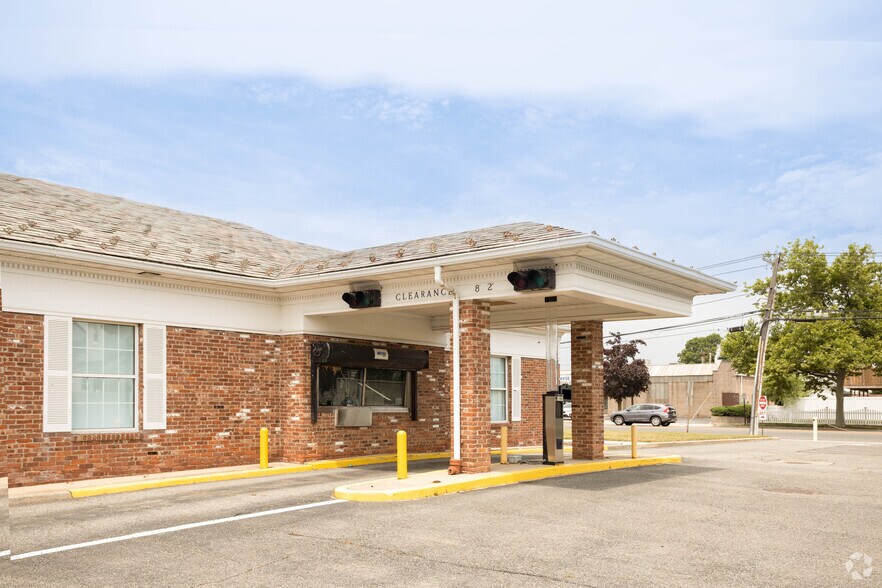 More Photos Of 195 Merritts Rd, Farmingdale Office For Sale