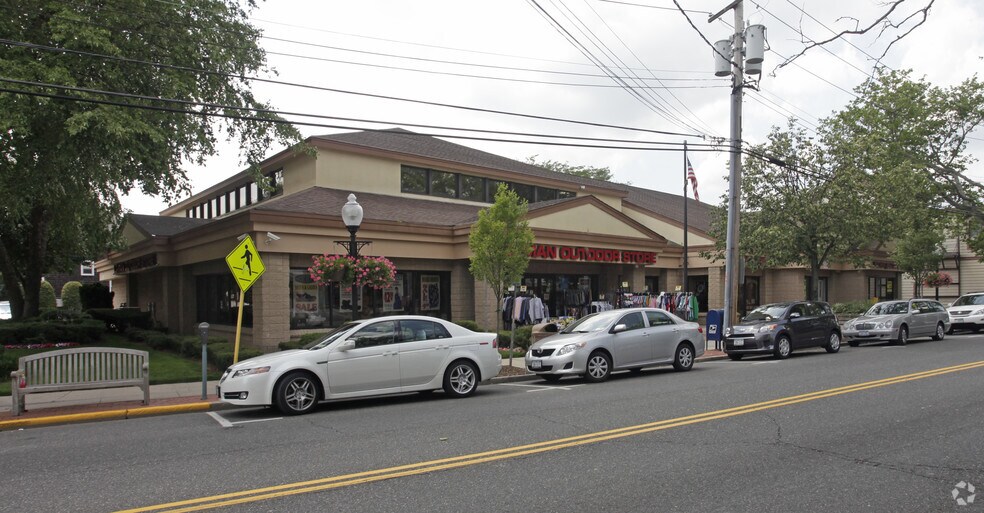 Primary Photo Of 140-170 Deer Park Ave, Babylon Storefront Retail Office For Lease