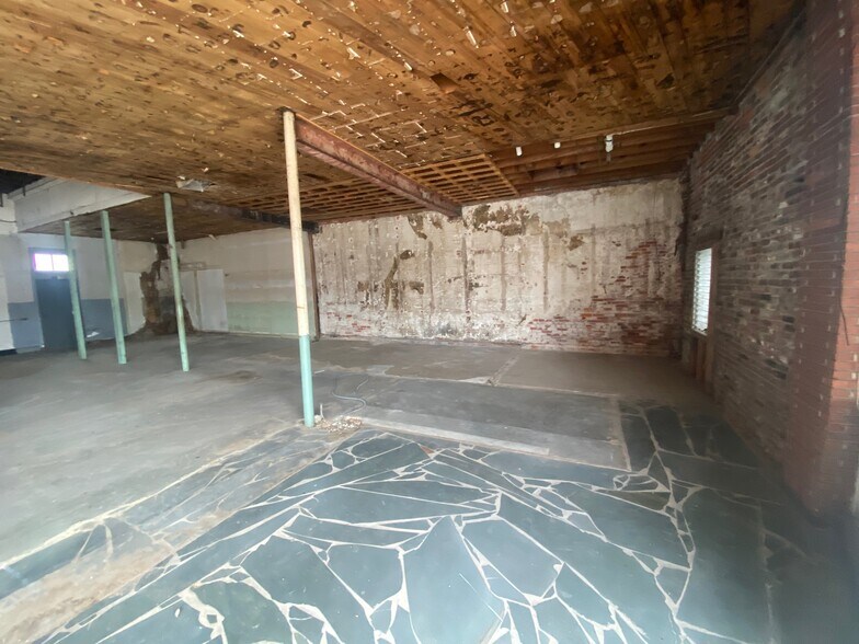 More Photos Of 100 S Water St, Elizabeth City General Retail For Sale