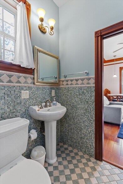 More Photos Of 1092 FM 3000, Elgin Specialty For Sale