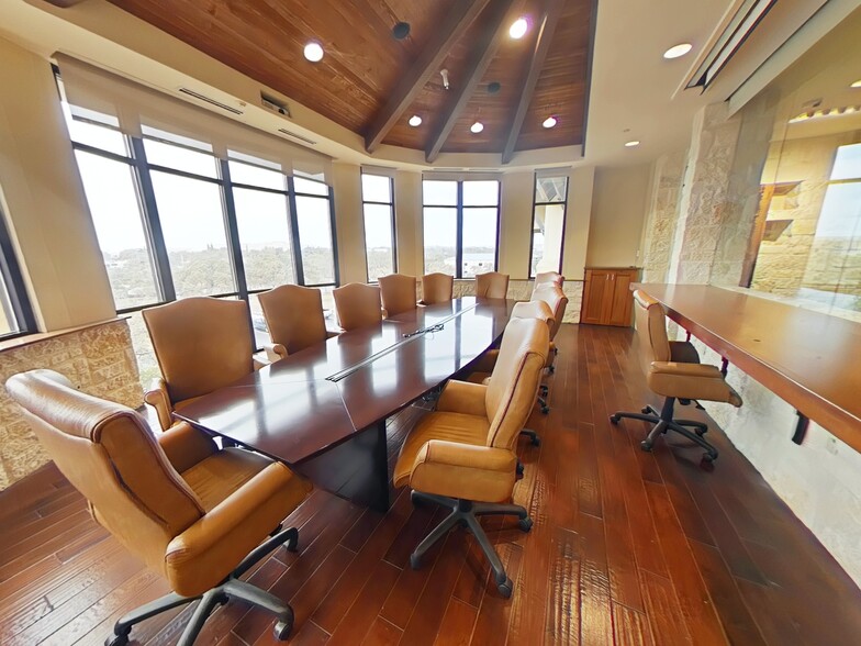 More Photos Of 18756 Stone Oak Pky, San Antonio Office For Lease