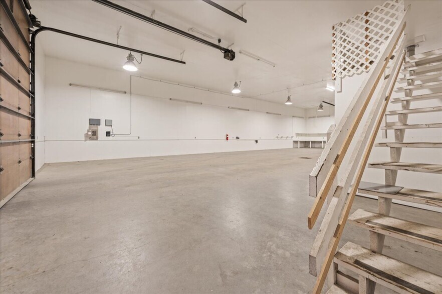 More Photos Of 1995 Badger Rd, North Pole Industrial For Lease