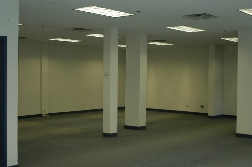 More Photos Of 290 Chestnut St, Newark Office For Sale