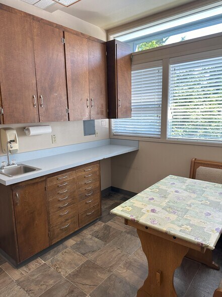 More Photos Of 3628 Meridian St, Bellingham Medical For Sale