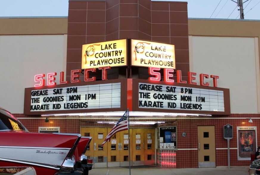 More Photos Of 102 S Johnson St, Mineola Freestanding For Lease