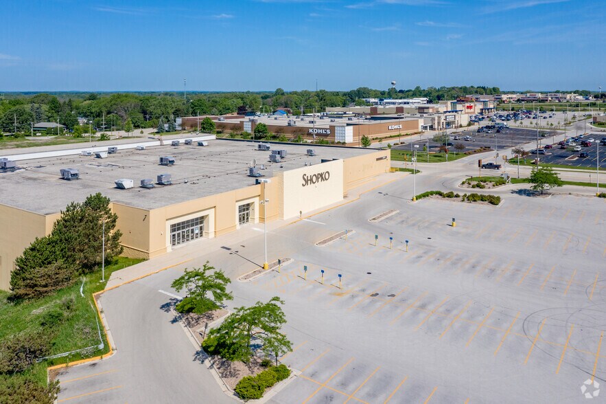 More Photos Of 518 S Taylor Dr, Sheboygan Freestanding For Sale