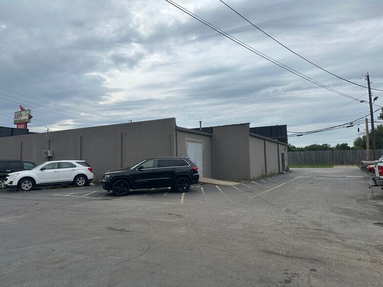 More Photos Of 5501 S Madison Ave, Indianapolis Freestanding For Lease