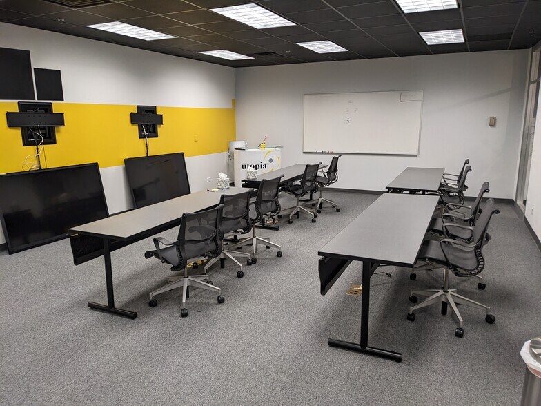 More Photos Of 405 S Washington Blvd, Mundelein Office For Sale