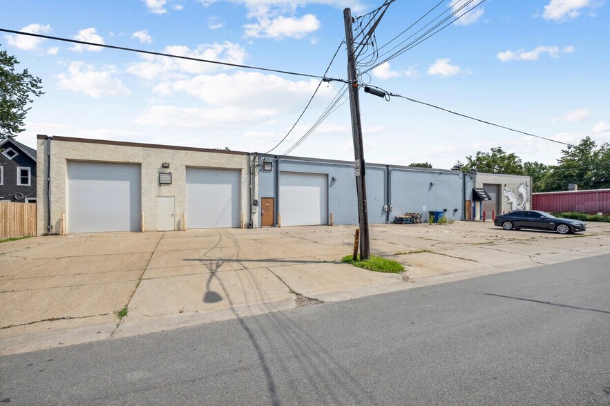 More Photos Of 3438-3446 Snelling Ave S, Minneapolis Distribution For Lease