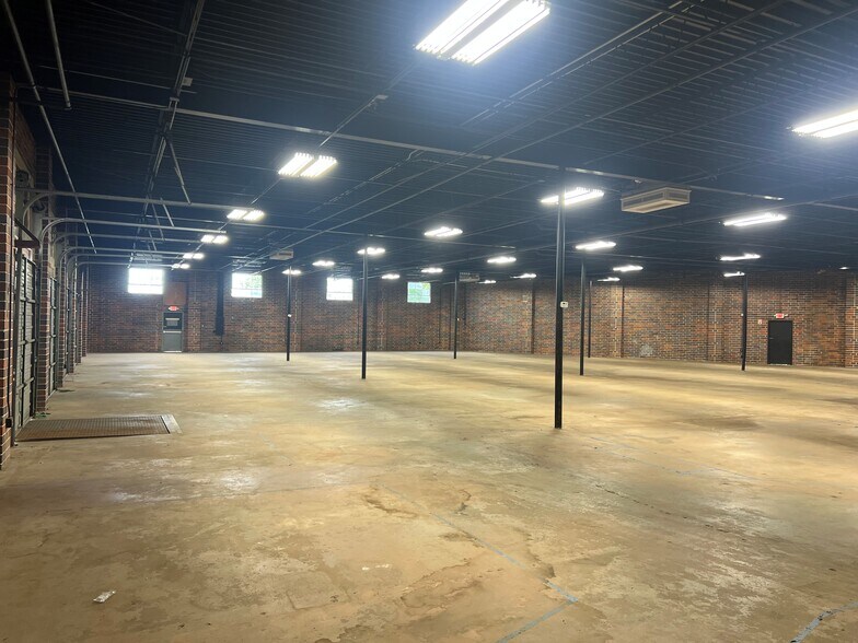 More Photos Of 5706 New Peachtree Rd, Chamblee Light Manufacturing For Lease