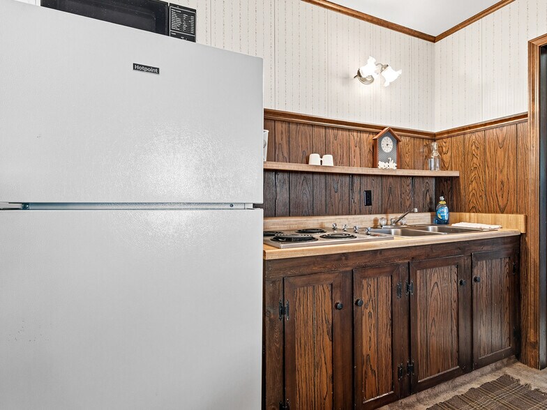 More Photos Of 1024 S I 75 Business Loop, Grayling Hotel For Sale