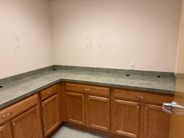 More Photos Of 11-17 Fallon Ave, Seaford Medical For Lease