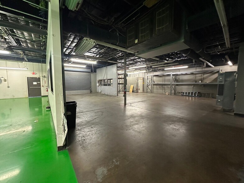 More Photos Of 7803 Hansen Rd, Houston Warehouse For Lease