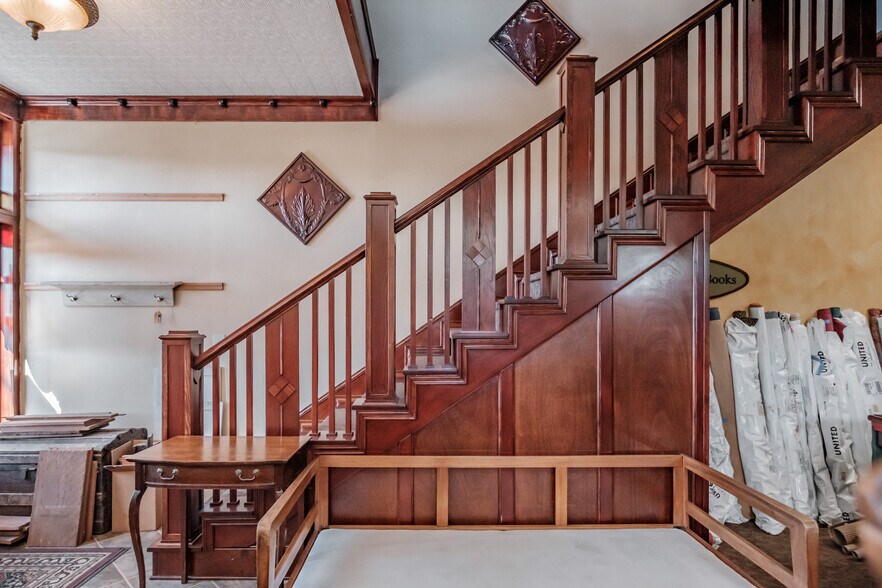 More Photos Of 1321 Main St, Philomath Storefront Retail Residential For Sale