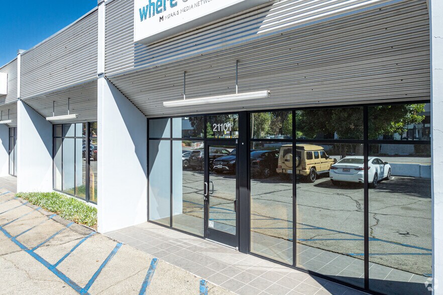 More Photos Of 21101-21115 Oxnard St, Woodland Hills Light Distribution For Lease