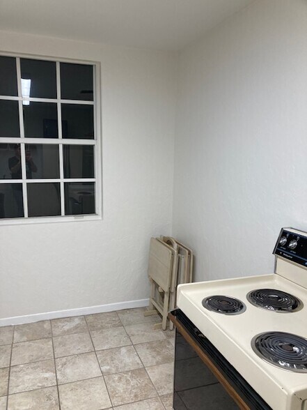 More Photos Of 4044 NE 5th Ter, Oakland Park Warehouse For Lease