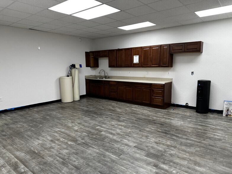 More Photos Of 13809 Monroes Business Park, Tampa Warehouse For Lease