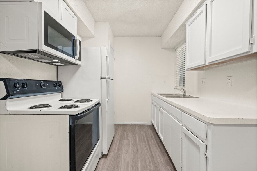 More Photos Of 829 Park Plz, Austin Apartments For Sale