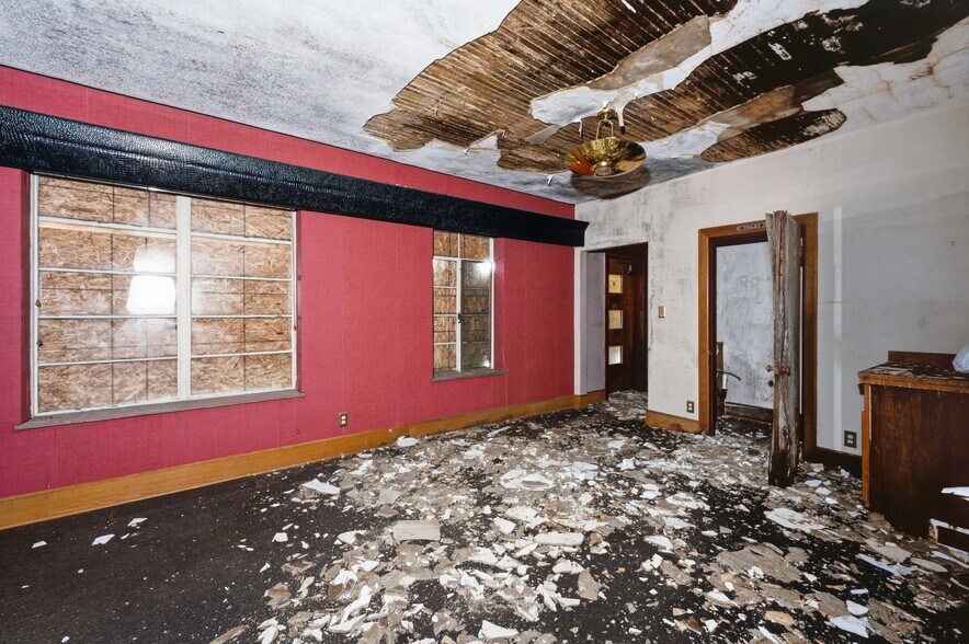 More Photos Of 2575 Cleveland Ave, Columbus Office For Sale