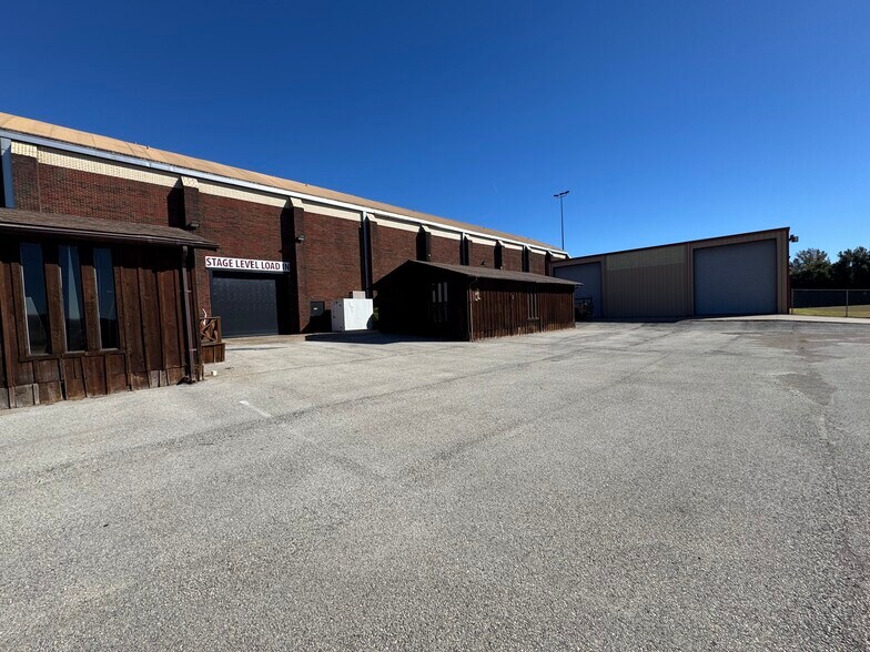 More Photos Of 10408 State Highway 64 E, Tyler Theater Concert Hall For Sale