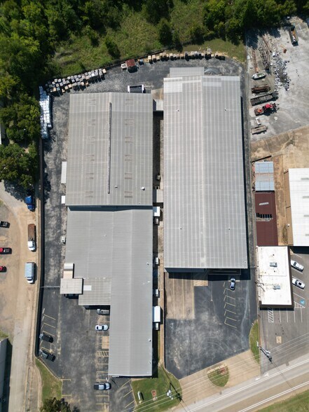 More Photos Of 2307 E Erwin St, Tyler Distribution For Sale