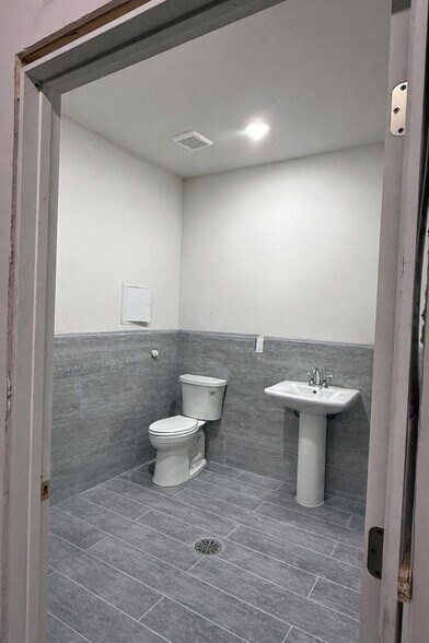 More Photos Of 224 Liberty Suite D st, Pilot Point General Retail For Lease