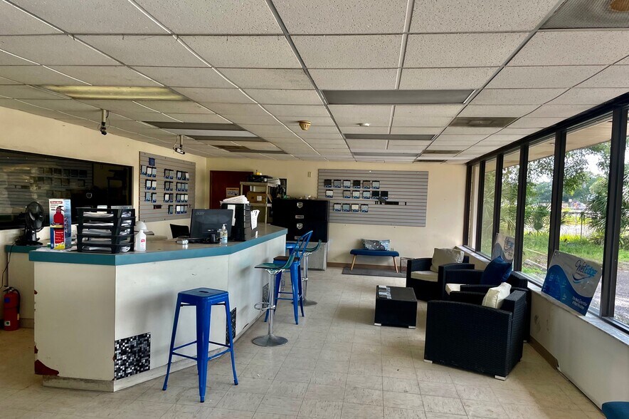 More Photos Of 4822 W Linebaugh Ave, Tampa Industrial For Lease