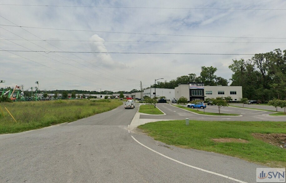 More Photos Of 38 W Chatham Ct, Garden City Warehouse For Lease