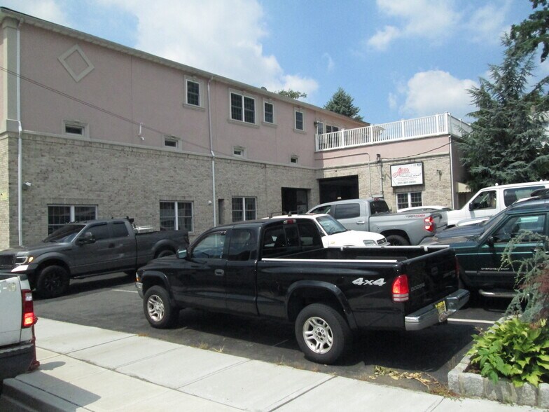 More Photos Of 525 Elm St, Kearny Auto Salvage Facility For Sale