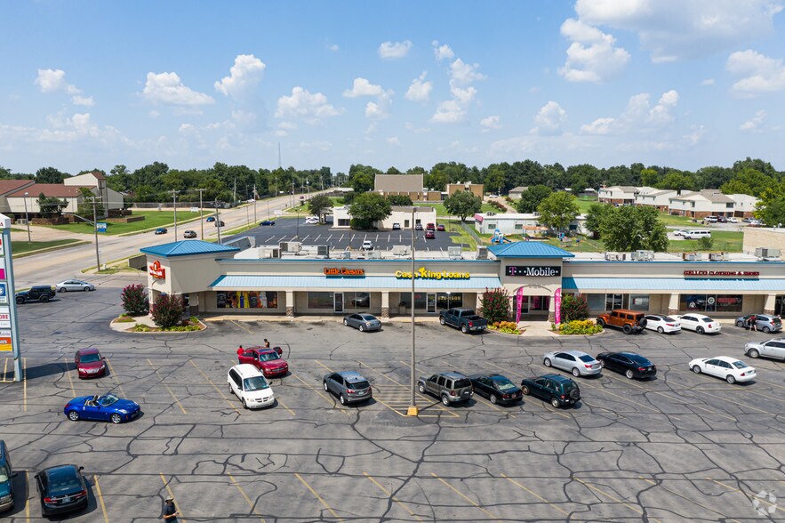 More Photos Of 11307 Garnett Rd, Tulsa Unknown For Lease