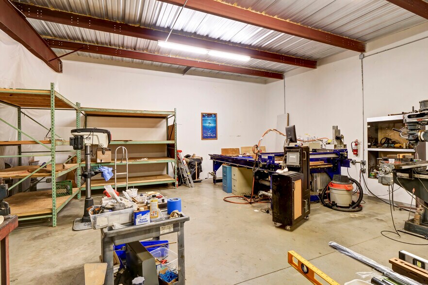 More Photos Of 1316 S 5th Ave, Wilmington Service For Sale