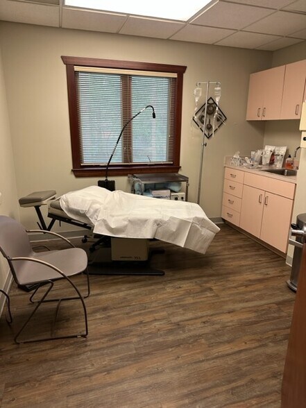More Photos Of 1715 Village Way, Orange Park Medical For Sale