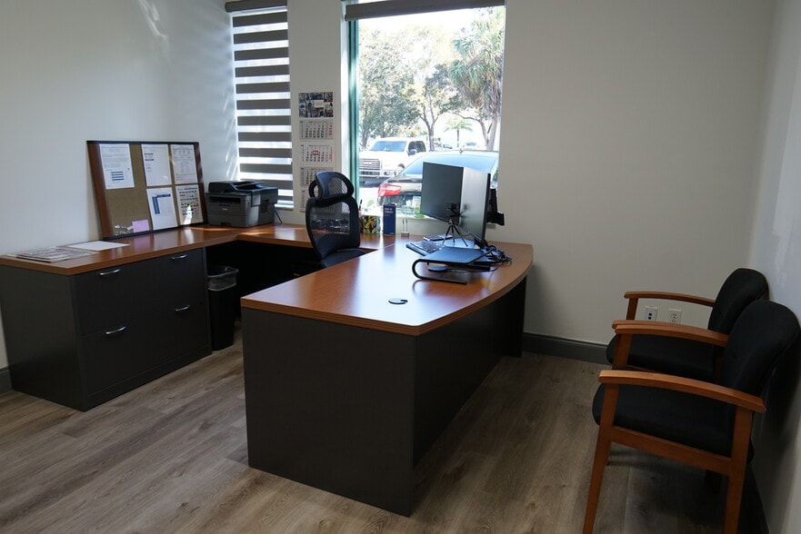 More Photos Of 1432 E Newport Center Dr, Deerfield Beach Warehouse For Lease