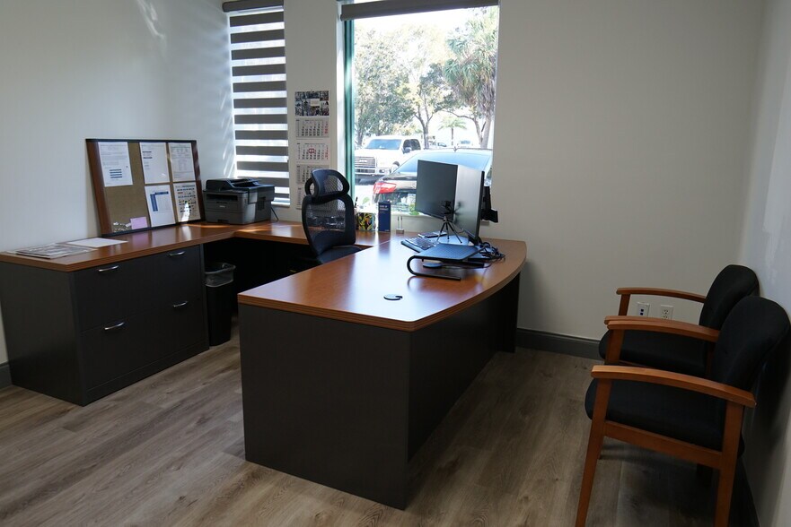 More Photos Of 1432 E Newport Center Dr, Deerfield Beach Warehouse For Sale