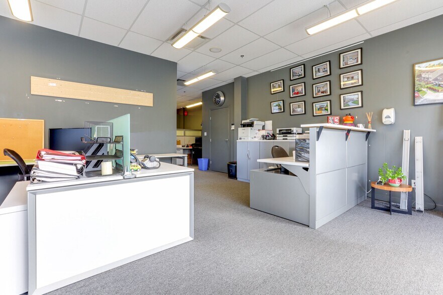 More Photos Of 8600 Cambie Rd, Richmond Office For Sale