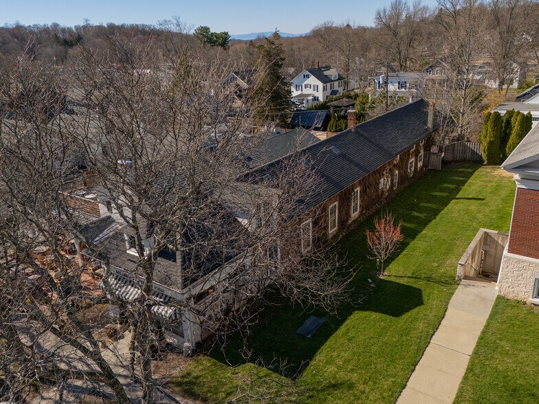 More Photos Of 3301 Franklin Ave, Millbrook General Retail For Sale